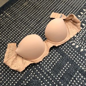 Padded strapless push-up bra